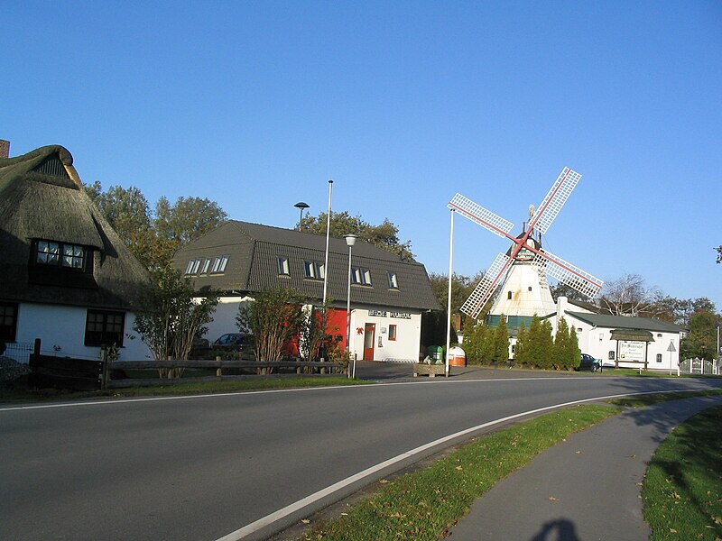 File:Westerdeichstrich Ortszentrum.JPG