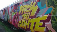 Mit Graffiti bemalte ehemalige ÖBB Waggons im Bahnbetriebswerk Augsburg