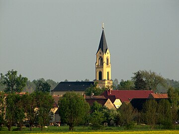 Fichier:Wildenhain-mit-Kirche-20110426.jpg