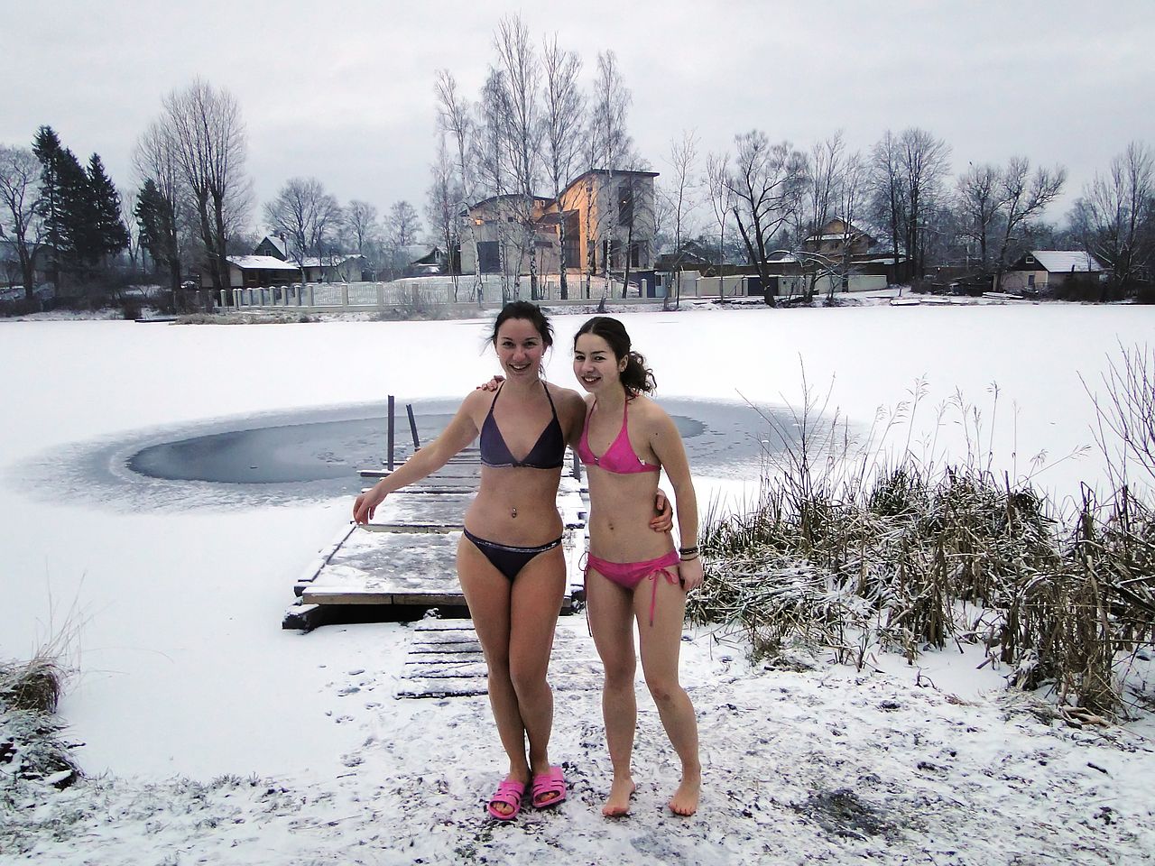 FileWinter Russia bikini pic