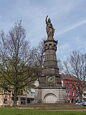Karl-Marx-Platz mit dem Germaniadenkmal für die gefallenen deutschen Soldaten in den Einigungskriegen 1864, 1866 und 1870/71