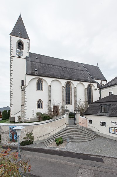 File:Wolfgangskirche Kefermarkt Aussen.JPG