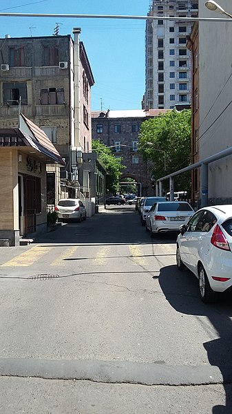 File:Yeznik Koghbatsi Street (Yerevan) 09.jpg