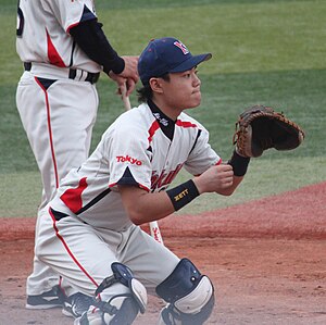 Yuhei Nakamura, catcher of the Tokyo Yakult Swallows, at Yokohama Stadium.jpg