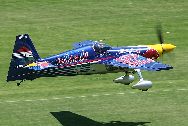 Файл:Zivko Edge 540 at Red Bull Air Race on Langley Park Monty-1.jpg