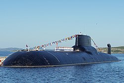 Projekt 941 Akula i Sovjetunionens flotta/Rysslands flotta (inom Nato känd som Typhoon-klass) är den största atomubåtsklassen och den minsta atomubåten är amerikanska flottans NR-1.