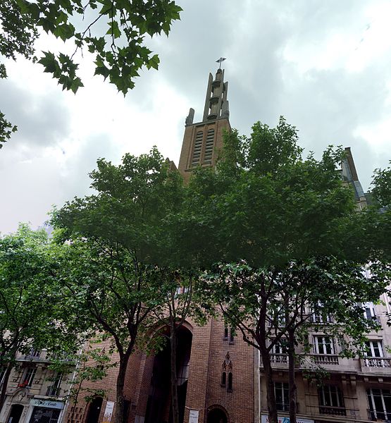 File:Église avenue Daumesnil, Paris mai 2014.jpg