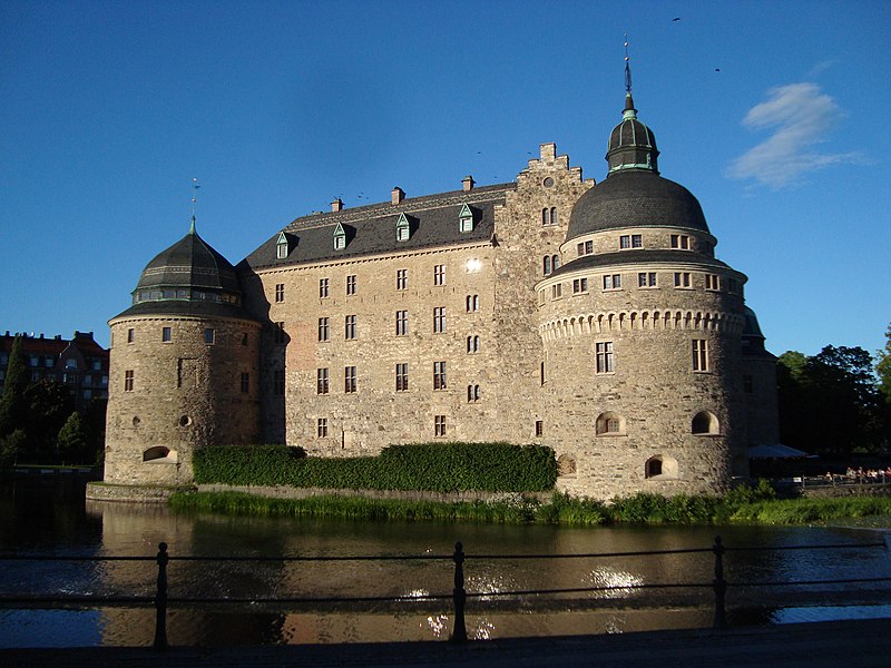 File:Örebro slott juni 2010 (1).JPG