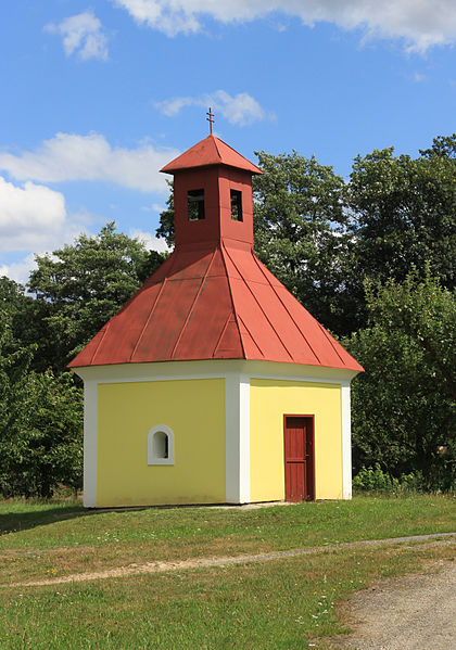 File:Častrov, Pelec, chapel.jpg