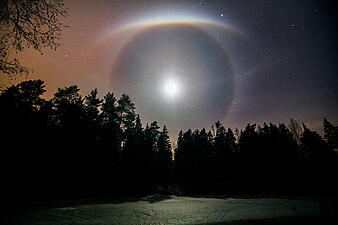 22° moon halo (with tangent arc and parhelic circle)