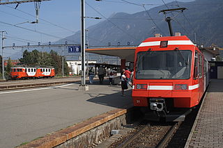 Multiple unit BDeh 4/8 21 in Martigny, in the background standard gauge multiple unit 6 of the MO