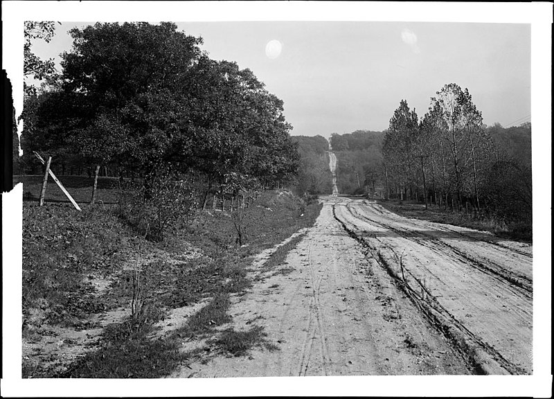 File:119th Street looking east (3410211866).jpg