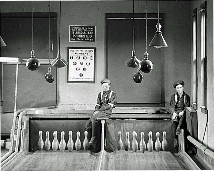 File:1890-1910 Bowling pinboys (pinsetters).jpg