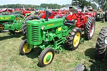 Tahun 1949, John Deere M DCAPC agustus 2008 show.jpg