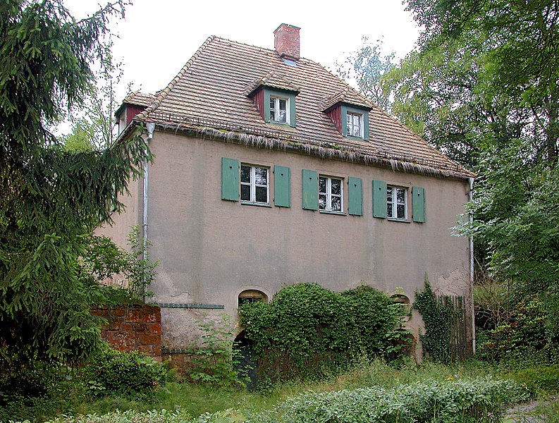 File:20070707050DR Grillenburg (Tharandt) Jagdhausanlage Fahrerhaus.jpg