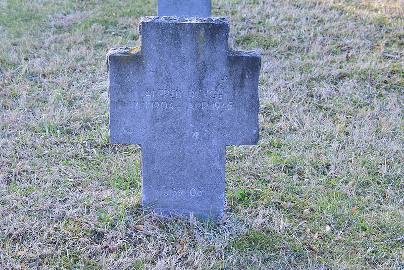 File:2017-03-13 GuentherZ Wien11 Zentralfriedhof Gruppe97 Soldatenfriedhof Wien (Zweiter Weltkrieg) (069).jpg