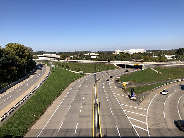 View west along the Schuylkill Expressway/I-76 at the junction with the Pennsylvania Turnpike/I-276 in Upper Merion Township