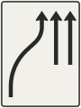 441-27 Presmerovanie jazdných pruhov (doprava, 1 pruh + 2 v pripájajúce sa)
