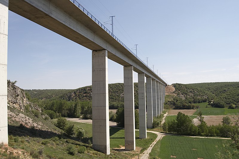 File:AVE, Arcos de Jalón2.jpg