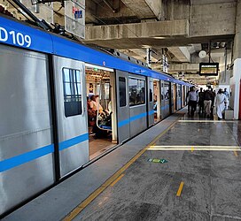 An airport-bound Metro halting at Aringar anna Alandur Metro Station A Chennai Metro train at Alandhur station.jpg