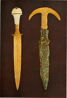 A gold dagger and a dagger with a gold-plated handle, Ur excavations (1900) (14581033499).jpg