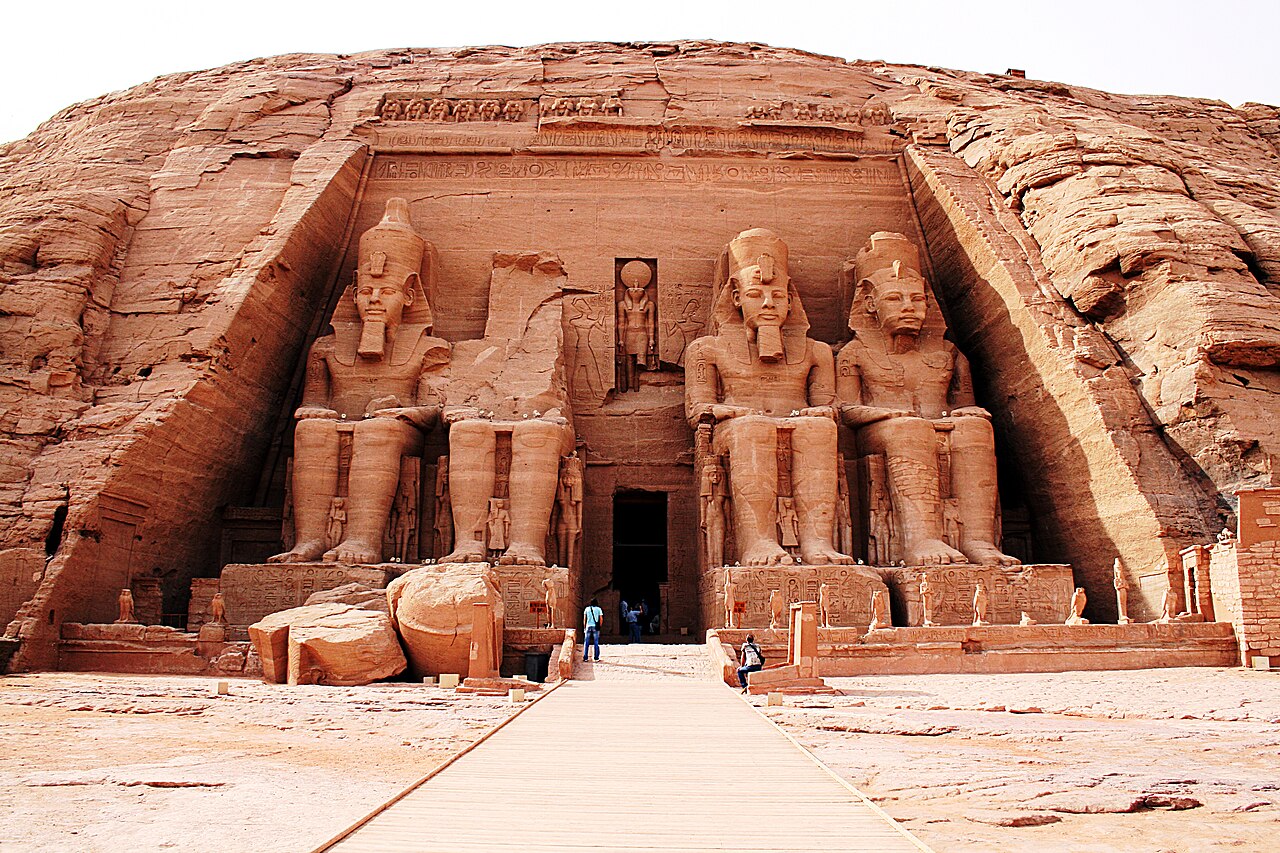 1280px-Abu_Simbel%2C_Gro%C3%9Fer_Tempel_196.jpg