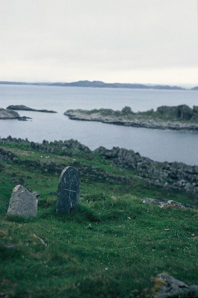 File:Aethne's grave, Eileach an Naoimh - geograph.org.uk - 939533.jpg