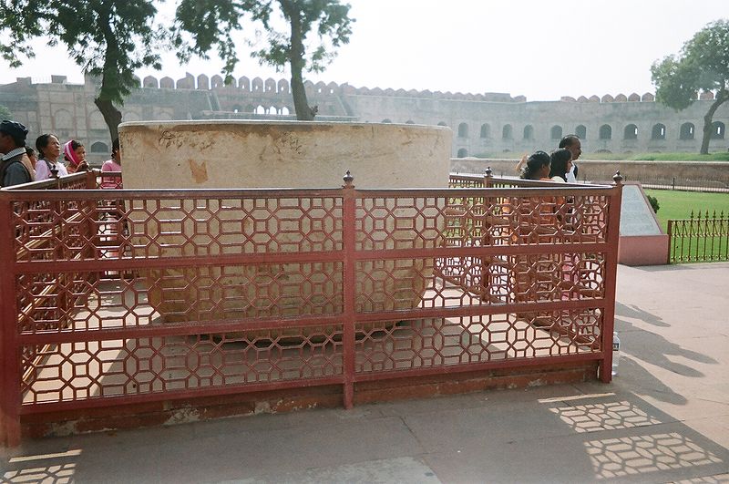 File:Agra-Fort1.JPG