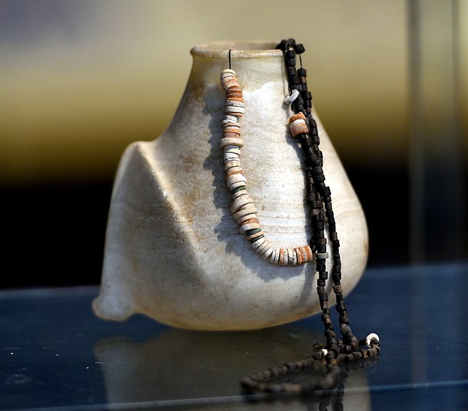 File:Alabaster jar with necklaces from Tell es-Sawwan, Iraq. 6000-5800 BCE. Iraq Museum.jpg