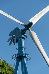 Deutsch: Historische Windenergie-Anlage vom Typ „Allgaier Hütter WE 10/G6“. English: Historic wind energy plant, Type "Allgaier Hütter WE 10/G6".