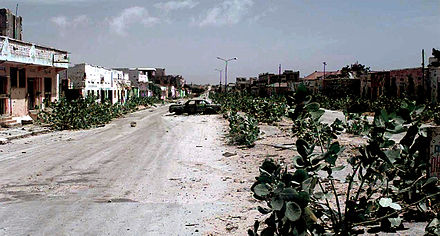 Fin de l'opération Restore Hope en mai. Rue déserte à Mogadiscio le 19 janvier, pendant la guerre civile somalienne