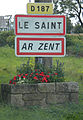 zweisprachiges Ortsschild von Le Saint