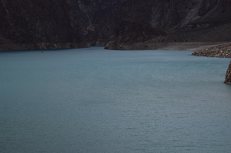 File:Attabad lake ,shahraheresham.jpg