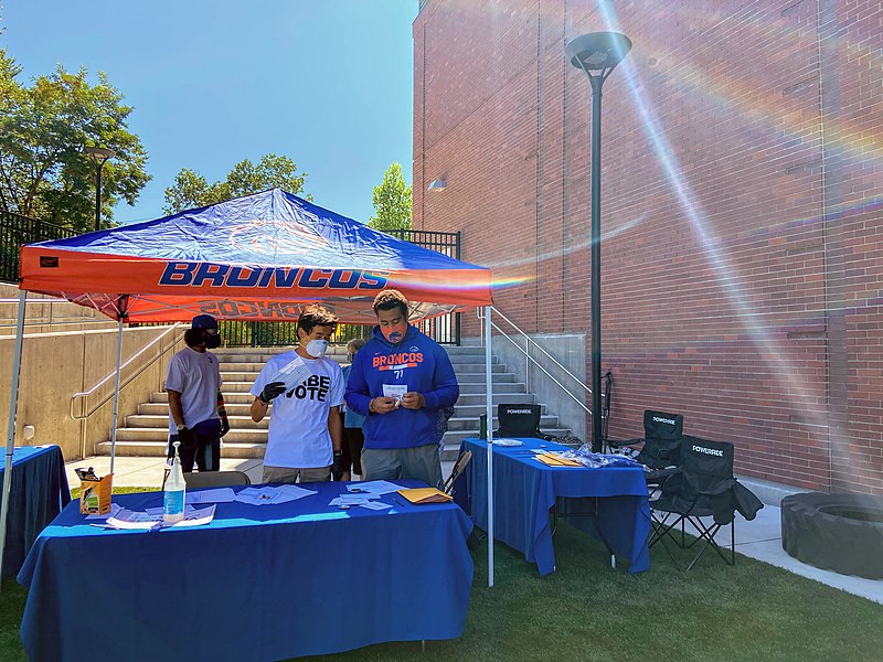 File:BABE VOTE registers voters at Boise State University.jpg