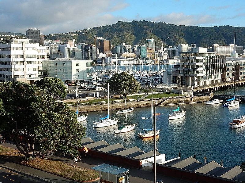 File:Back in Oriental Bay (26556583114).jpg