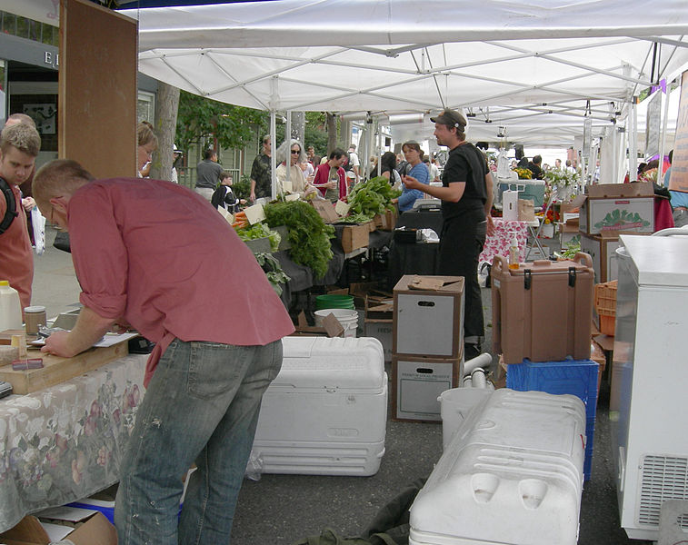 File:Ballard Farmers' Market 01.jpg