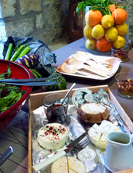 File:Banon et fromages de chèvre de Haute-Provenc.jpg