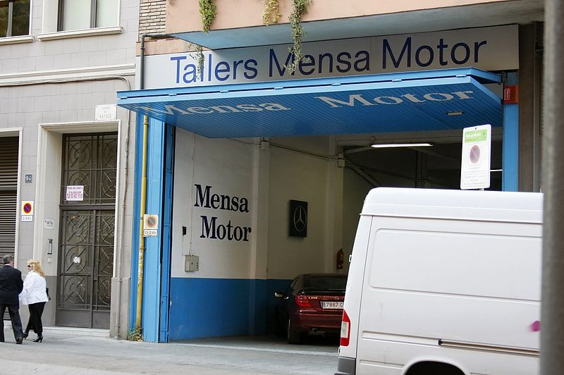 File:Barcelona Auto Repair Shop.jpg