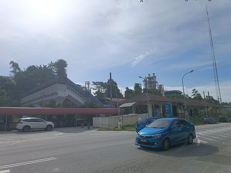 File:Batang Benar KTM Station outview (220709) 01.jpg