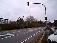 Światła drogowe highway=traffic_signals bez towarzyszącego przejścia dla pieszych.