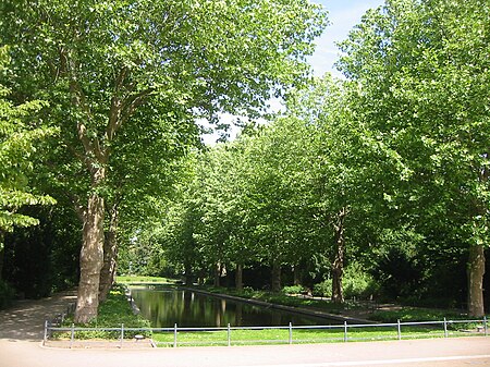 Berlin Neukölln Von der Schulenburg Park Spiegelbecken