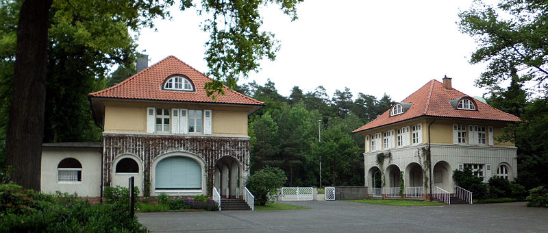 File:Bielefeld Denkmal Brackweder Straße 82 84.jpg