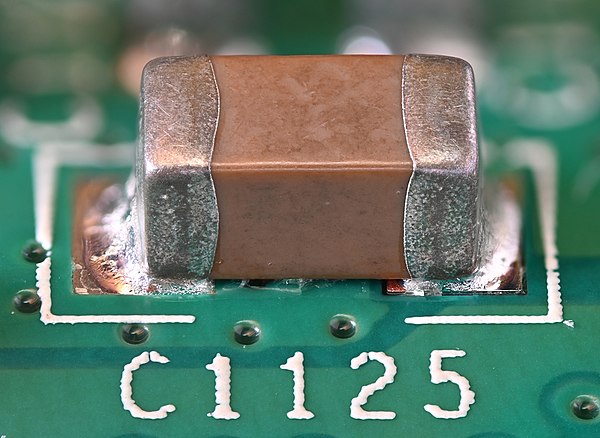 Surface-mount capacitor