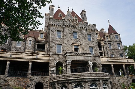 Boldt Castle on Heart Island 01.JPG