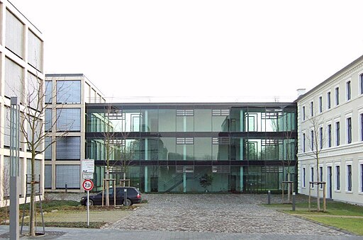 Bonn-Oberkassel Konrad-Zuse-Platz 1–3 Bürogebäude Direktorenvilla