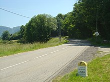 La route départementale 913 en direction du mont Revard à la sortie de Tréviginin.