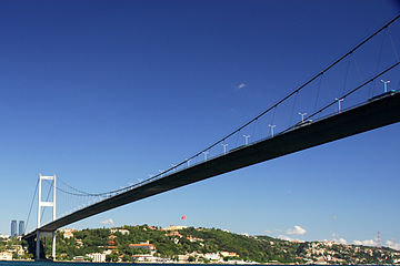 Pont du Bosphore (anciennement Pont du Bosphore) est le premier pont reliant les rives européenne et asiatique (1973)
