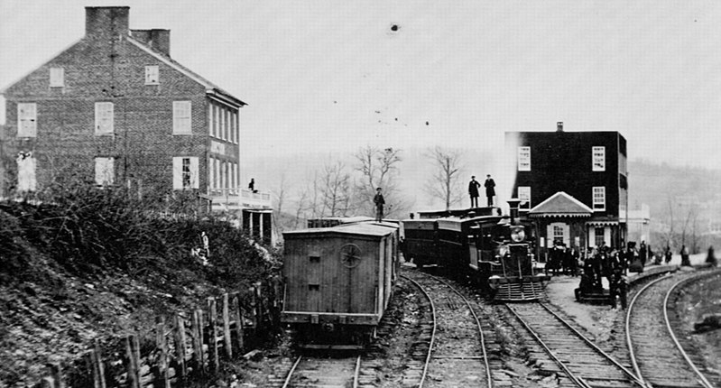 File:Brady, Mathew B. - Der Bahnhof von Burke mit dem Orange- und dem Alexandria- Gleis (Zeno Fotografie).jpg