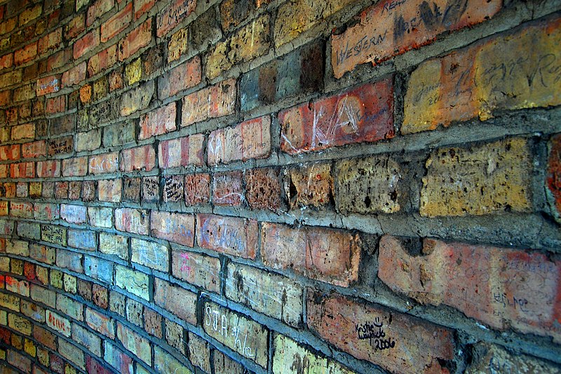 File:Brick wall at Casa Loma.jpg