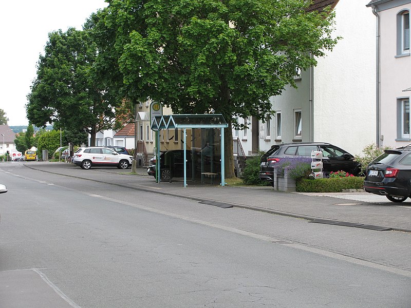 File:Bushaltestelle Hammerpfad, 1, Heuchelheim, Landkreis Gießen.jpg